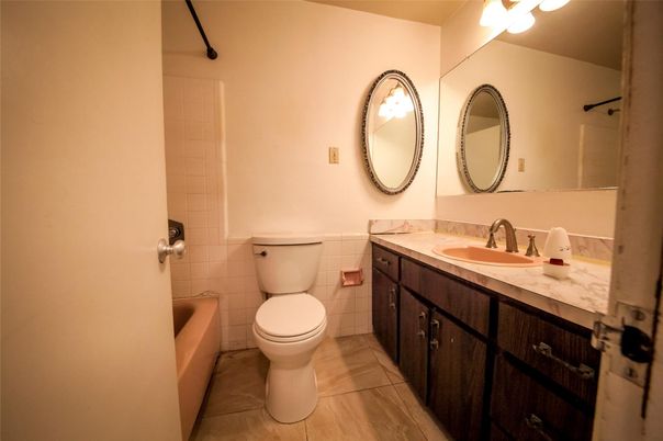 Bathroom, Dual Sink Vanities, Interior