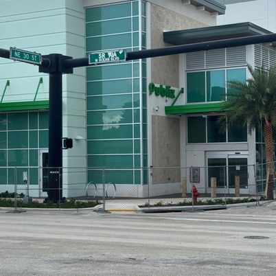 Exterior, Facade, Modern
