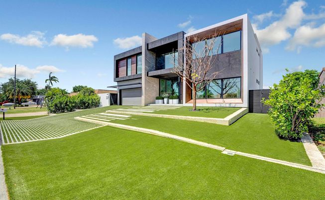 Backyard, Exterior, Facade, Modern