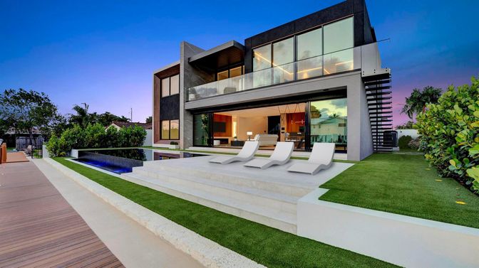 Backyard, Exterior, Facade, Modern