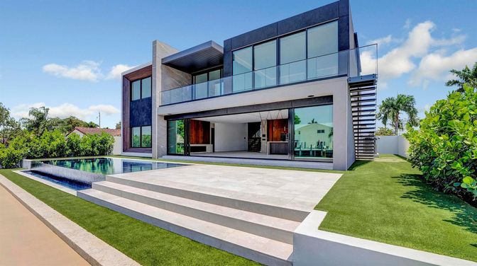 Backyard, Exterior, Facade, Pool, Modern