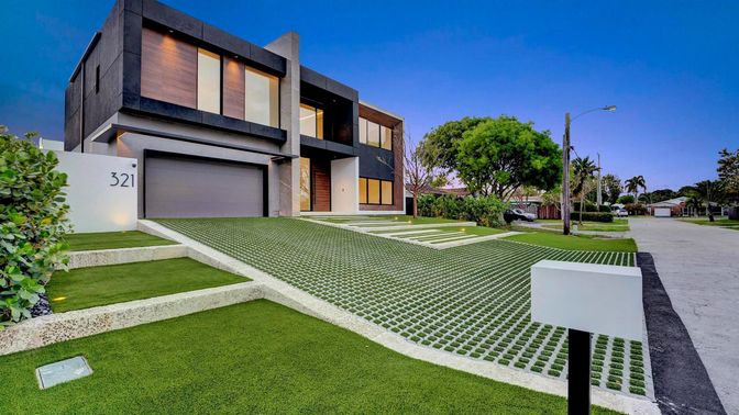 Attached, Backyard, Exterior, Facade, Modern