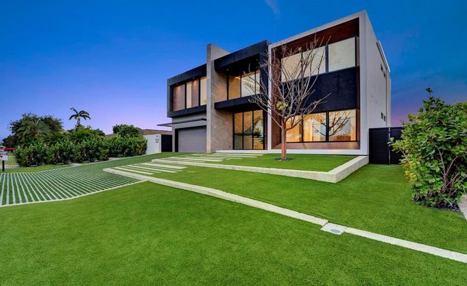 Backyard, Exterior, Facade, Modern