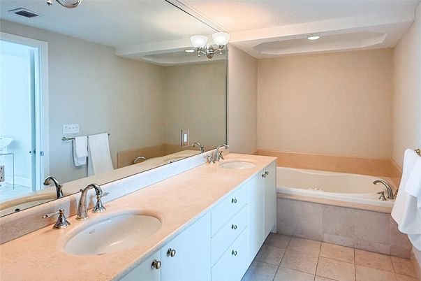 Bathroom, Dual Sink Vanities, Interior, Recessed Lighting