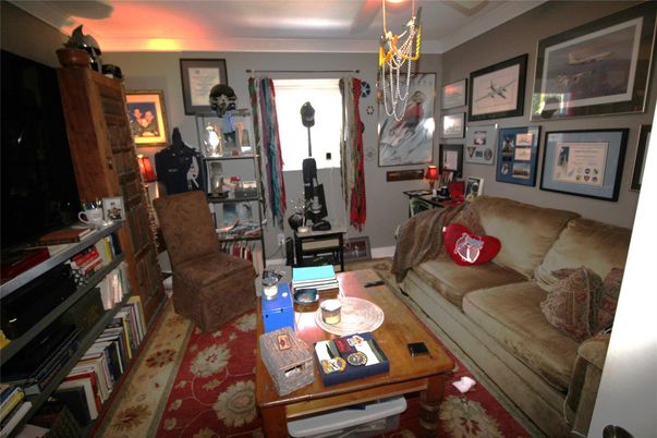 Chandelier, Interior, Living room