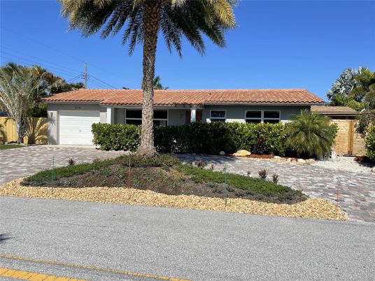 Attached, Exterior, Facade, Mediterranean