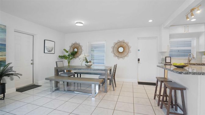 Dining room, Interior, Recessed Lighting
