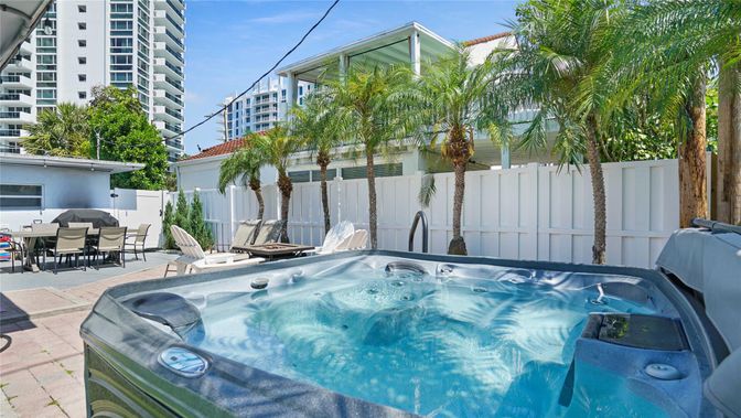 Exterior, Hot Tub