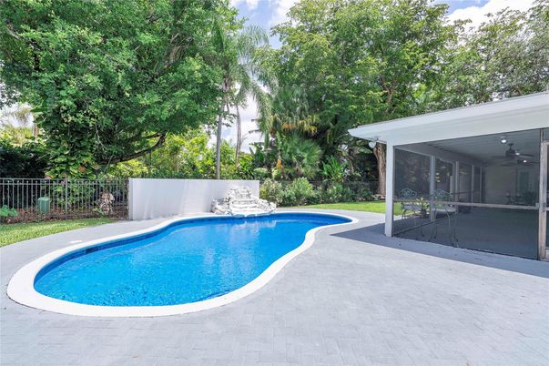 Exterior, Pool