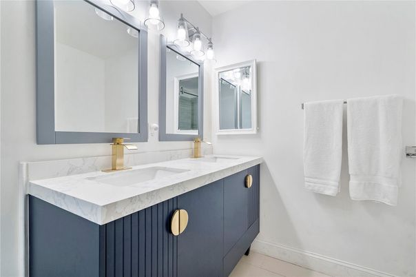 Bathroom, Dual Sink Vanities, Interior