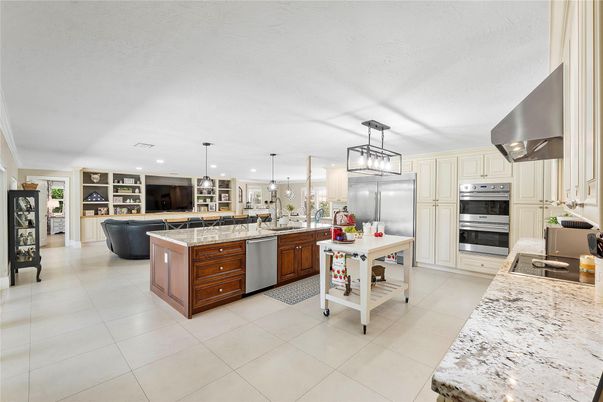 Interior, Kitchen, Living room, Pendant Lights, Recessed Lighting, Stainless Steel Appliances