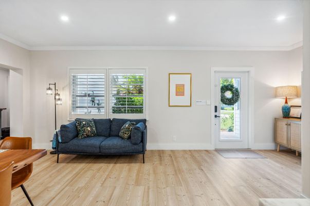 Interior, Recessed Lighting, Wood Texture Flooring