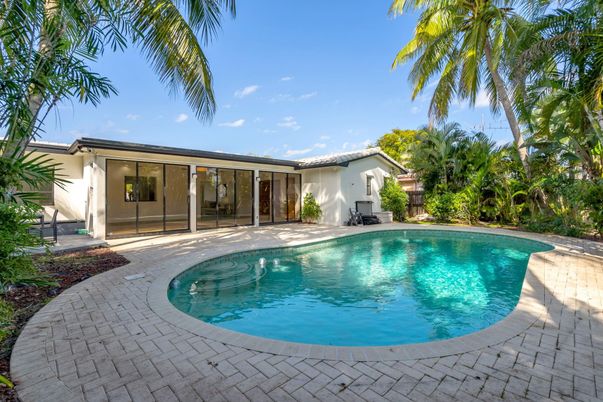 Exterior, Pool