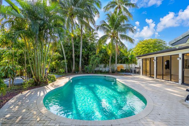 Exterior, Pool