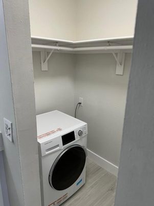 Interior, Utility Closets, Washer, Wood Texture Flooring