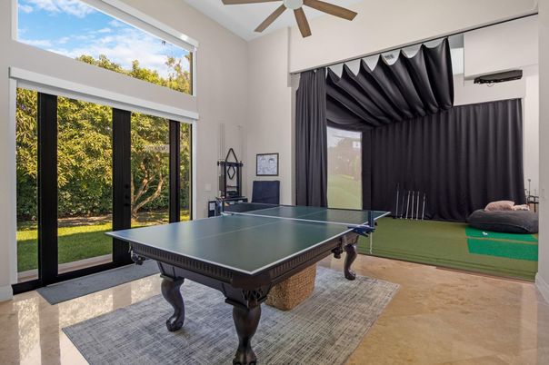 Game Room, Interior