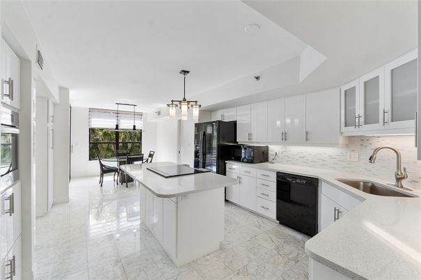 Dining room, Interior, Kitchen, Marble, Pendant Lights
