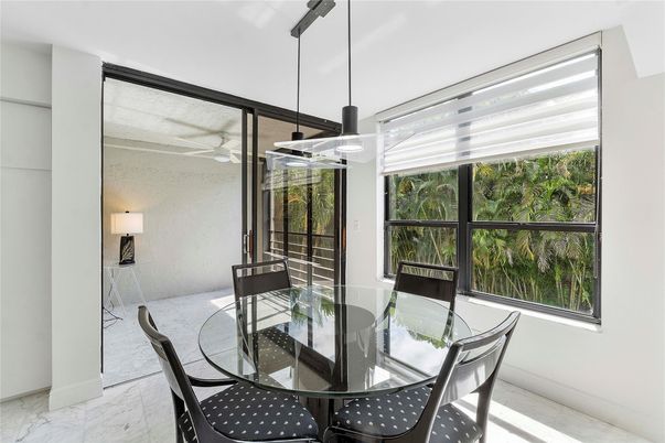 Dining room, Interior, Marble, Pendant Lights