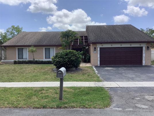 Attached, Exterior, Facade, Ranch