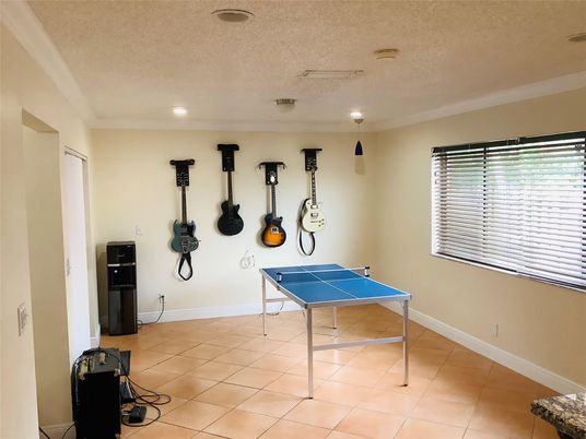 Game Room, Interior, Recessed Lighting