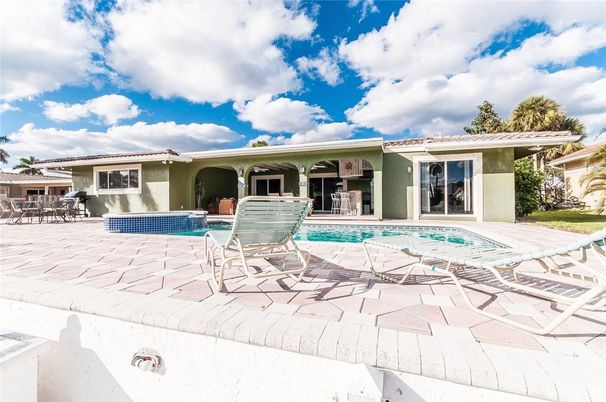 Exterior, Pool