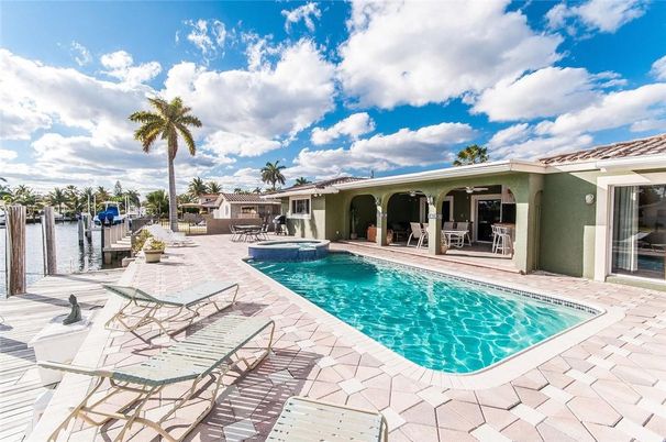Exterior, Pool