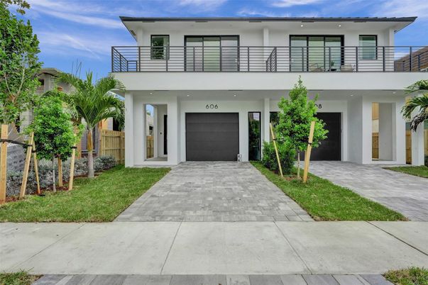 Attached, Exterior, Facade, Modern