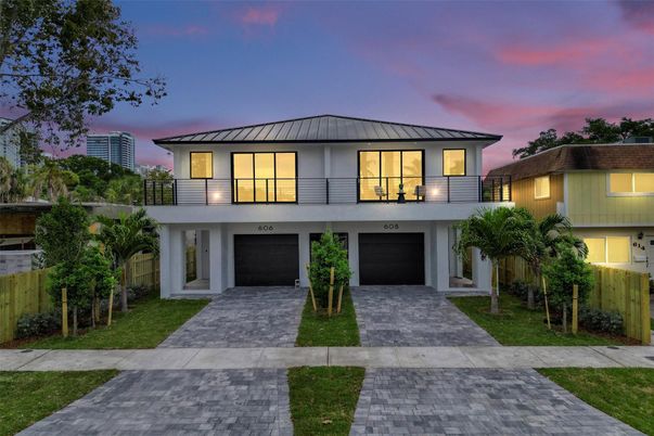 Attached, Exterior, Facade, Modern