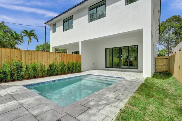 Exterior, Pool