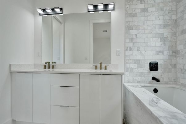 Bathroom, Dual Sink Vanities, Interior