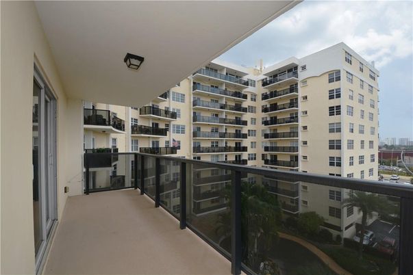 Exterior, Other, Skyline
