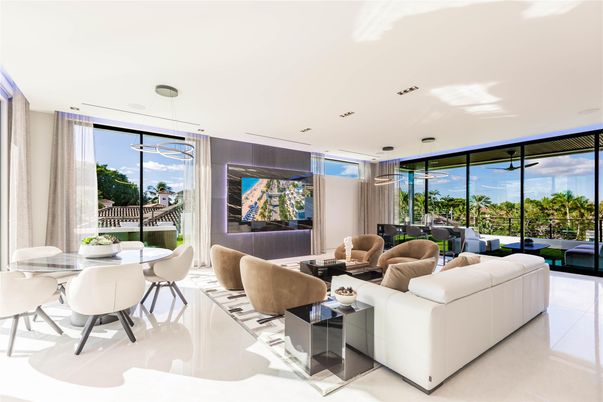 Dining room, Interior, Living room, Pendant Lights, Recessed Lighting