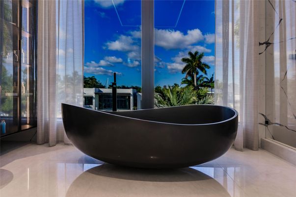 Bathroom, Free Standing Baths, Interior