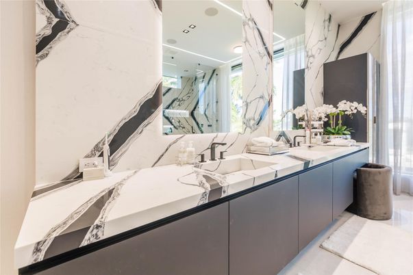 Bathroom, Interior, Recessed Lighting