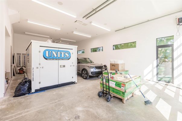 Garage, Interior