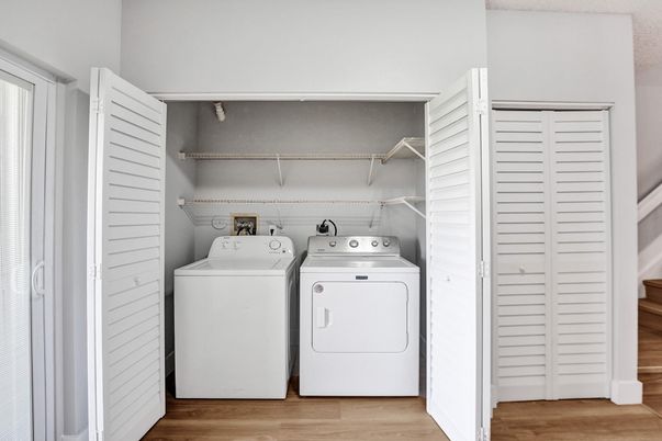 Interior, Utility Closets, Washer, Wood Texture Flooring