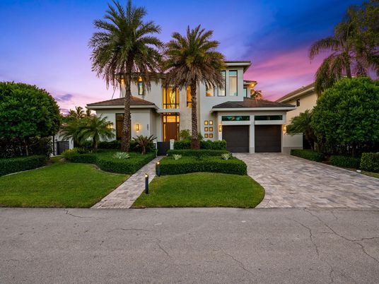 Attached, Exterior, Facade, Mediterranean