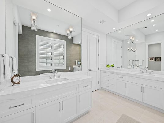 Bathroom, Dual Sink Vanities, Interior, Recessed Lighting