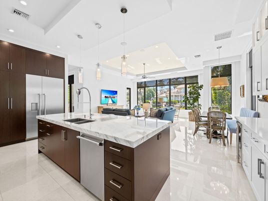 Dining room, Interior, Kitchen, Living room, Pendant Lights, Recessed Lighting, Stainless Steel Appliances