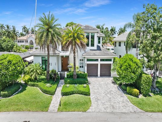 Attached, Exterior, Facade, Mediterranean