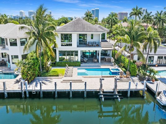 Exterior, Lake, Pool