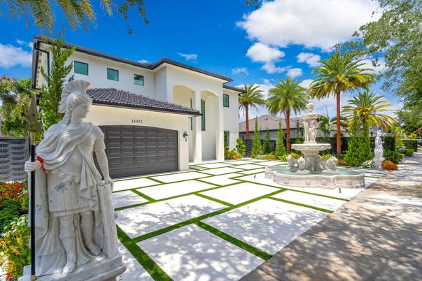 Attached, Exterior, Facade, Mediterranean