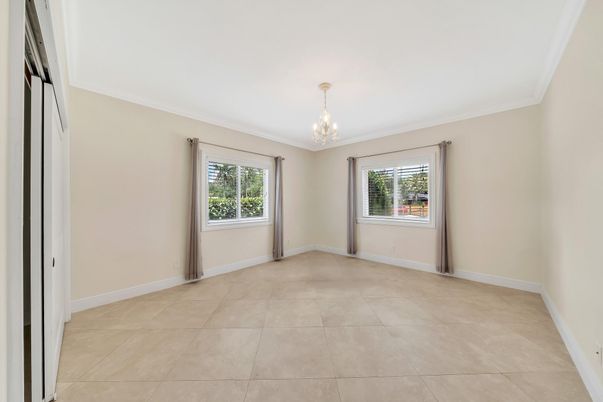 Chandelier, Empty room, Interior