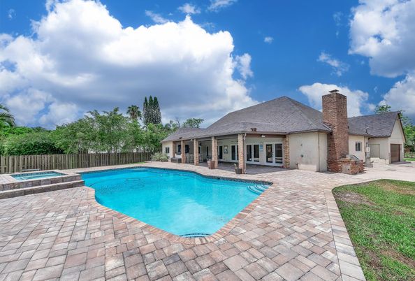 Exterior, Pool