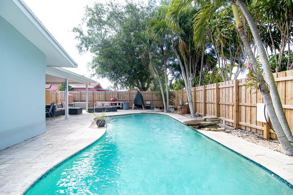Exterior, Pool