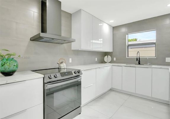 Interior, Kitchen, Recessed Lighting, Washer