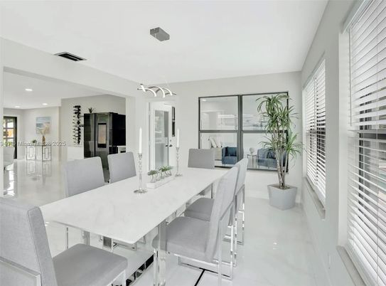 Dining room, Interior, Pendant Lights, Recessed Lighting