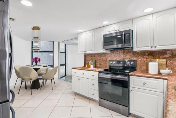 Dining room, Interior, Kitchen, Recessed Lighting, Stainless Steel Appliances