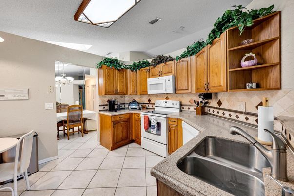 Chandelier, Dining room, Interior, Kitchen