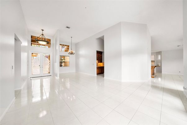 Chandelier, Empty room, Interior, Pendant Lights